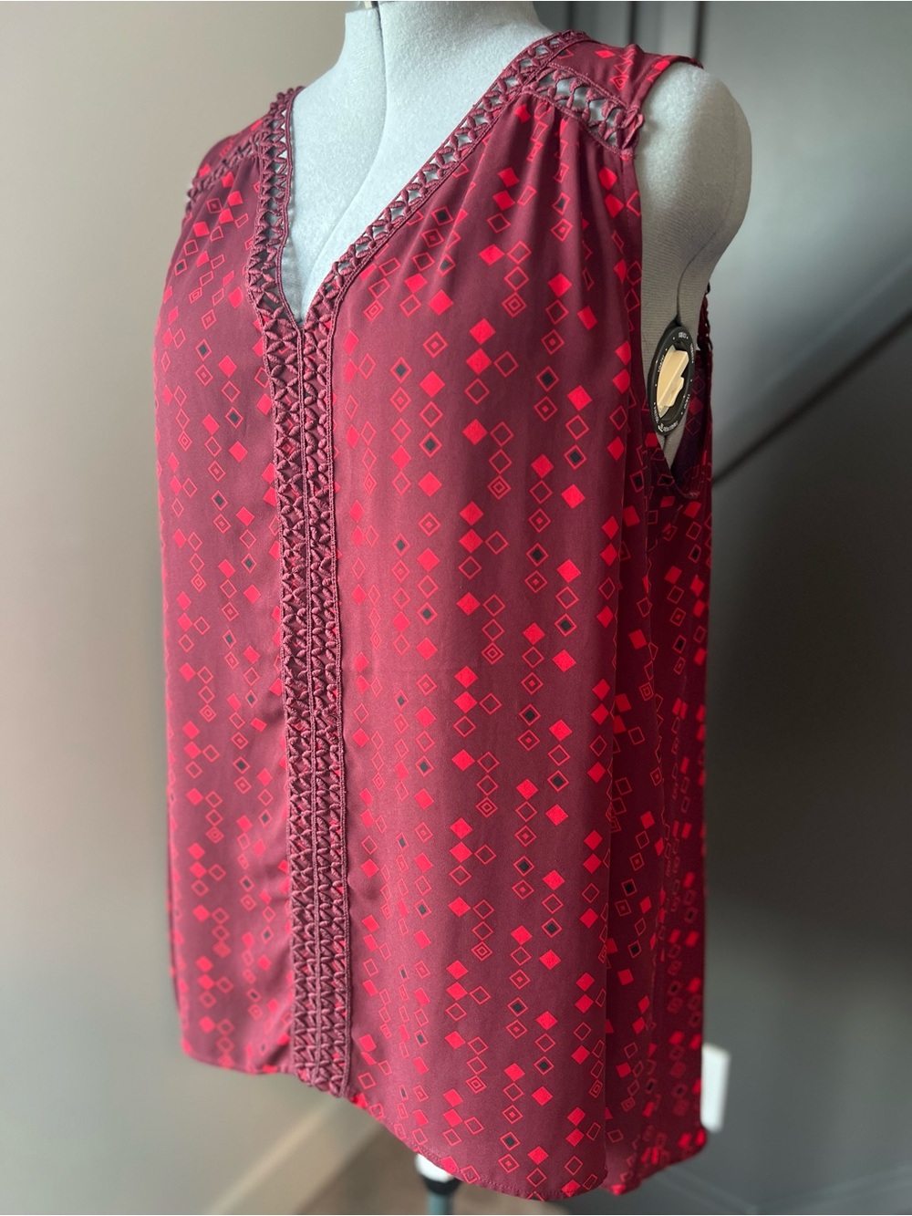 Michel Studio Sleeveless Red Geometric V-Neck Shell